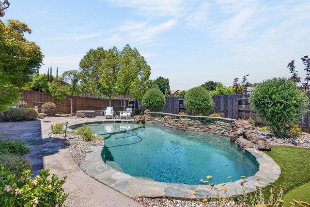 691 Lefevre Dr, Folsom, CA 95630