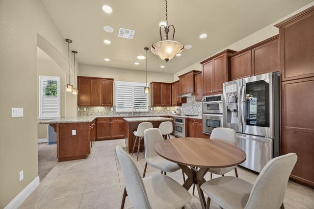 691 Lefevre Dr, Folsom, CA 95630