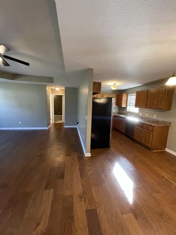 135 Leigh Anna Cir, Lafayette, TN 37083