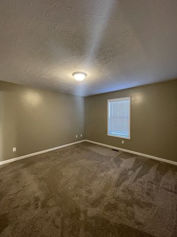 135 Leigh Anna Cir, Lafayette, TN 37083