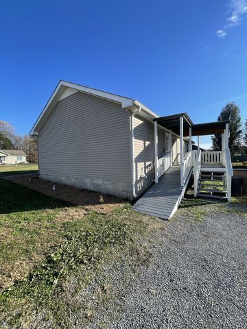 135 Leigh Anna Cir, Lafayette, TN 37083