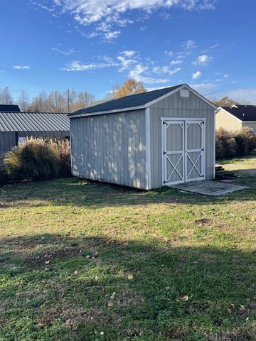 135 Leigh Anna Cir, Lafayette, TN 37083