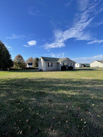 135 Leigh Anna Cir, Lafayette, TN 37083