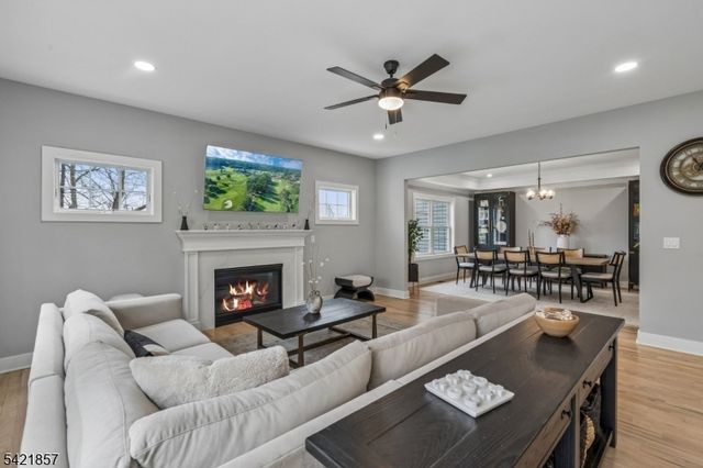518 Cardinal Ln, Green Brook Twp., NJ 08812