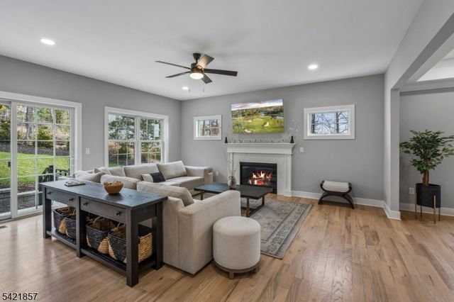 518 Cardinal Ln, Green Brook Twp., NJ 08812