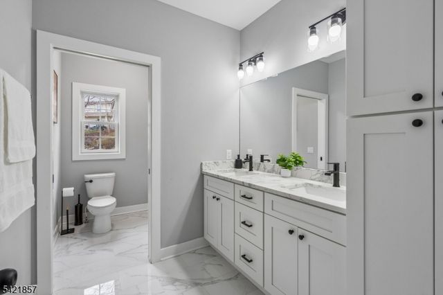 518 Cardinal Ln, Green Brook Twp., NJ 08812