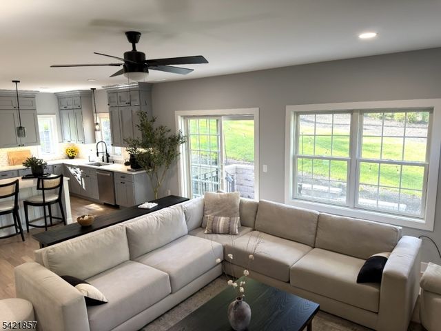 518 Cardinal Ln, Green Brook Twp., NJ 08812