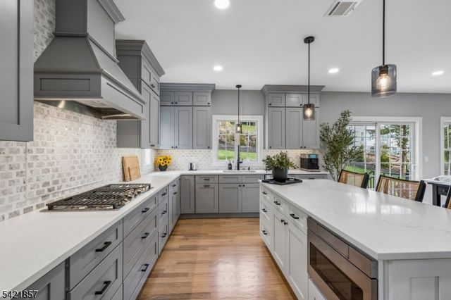 518 Cardinal Ln, Green Brook Twp., NJ 08812