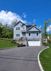 518 Cardinal Ln, Green Brook Twp., NJ 08812