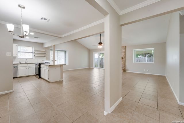 6239 Welles Brook Dr, San Antonio, TX 78240
