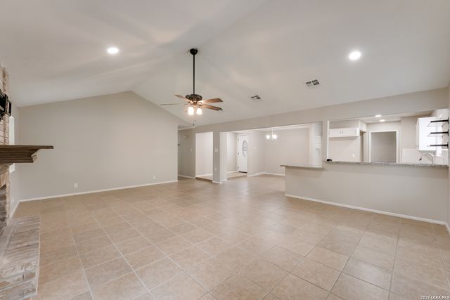 6239 Welles Brook Dr, San Antonio, TX 78240