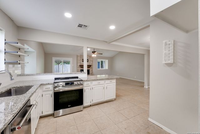 6239 Welles Brook Dr, San Antonio, TX 78240