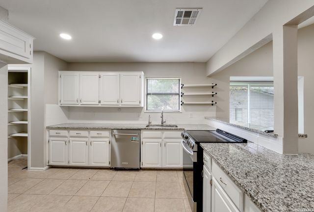 6239 Welles Brook Dr, San Antonio, TX 78240