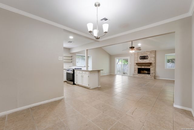 6239 Welles Brook Dr, San Antonio, TX 78240