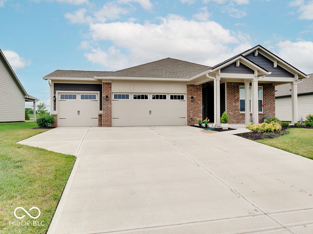 3669 Chalmers Drive, Bargersville, IN 46106