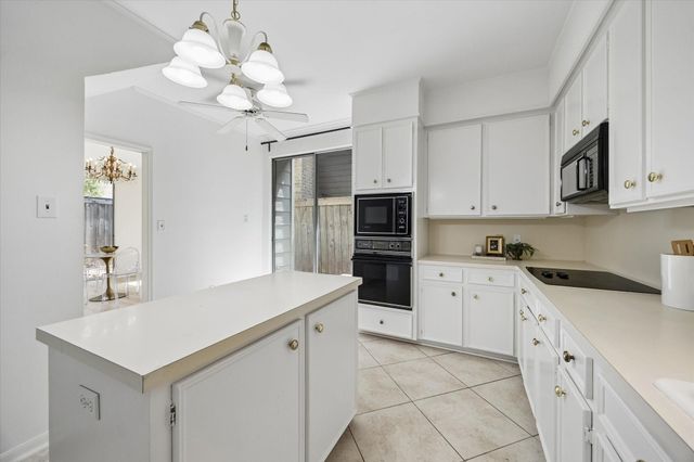 201 Vanderpool Lane 105, Houston, TX 77024