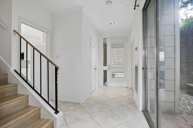 201 Vanderpool Lane 105, Houston, TX 77024