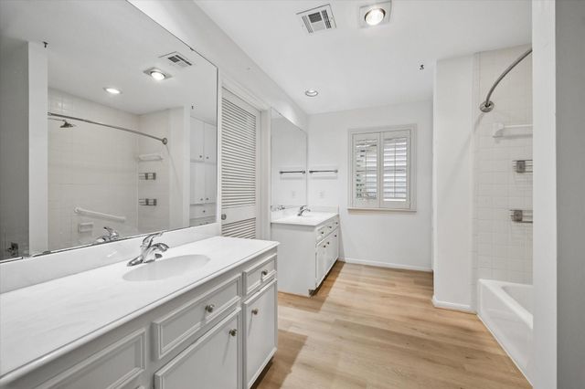 201 Vanderpool Lane 105, Houston, TX 77024