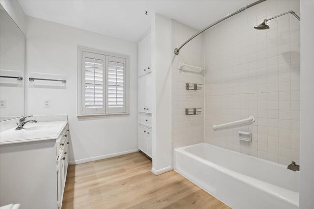 201 Vanderpool Lane 105, Houston, TX 77024