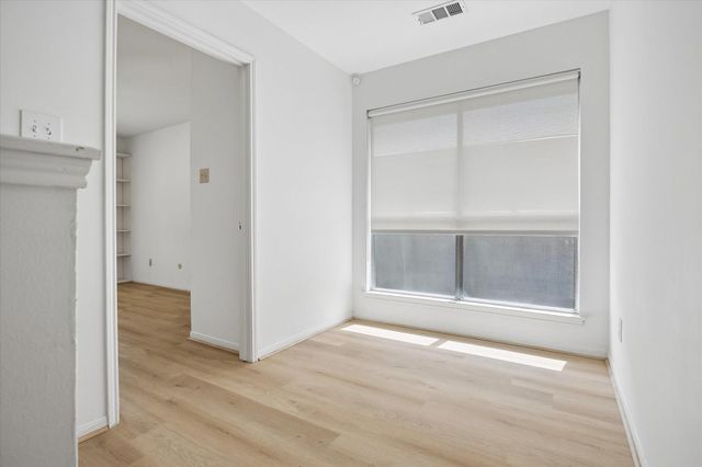 201 Vanderpool Lane 105, Houston, TX 77024