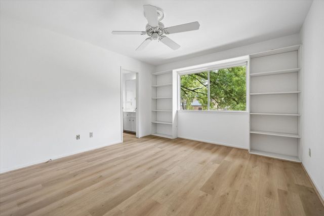 201 Vanderpool Lane 105, Houston, TX 77024