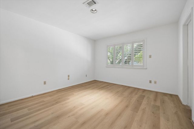 201 Vanderpool Lane 105, Houston, TX 77024