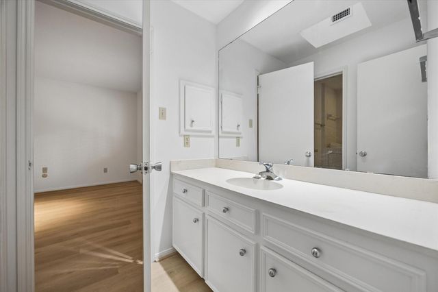 201 Vanderpool Lane 105, Houston, TX 77024