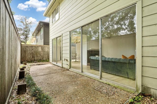 201 Vanderpool Lane 105, Houston, TX 77024