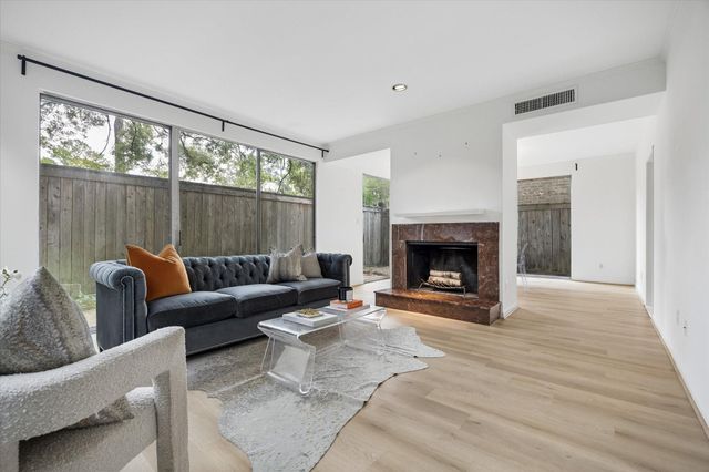 201 Vanderpool Lane 105, Houston, TX 77024