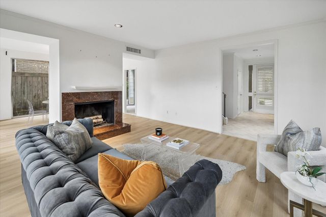 201 Vanderpool Lane 105, Houston, TX 77024