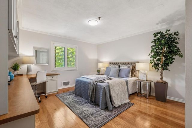 1115 Continentals Way 203, Belmont, CA 94002