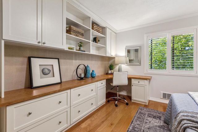 1115 Continentals Way 203, Belmont, CA 94002