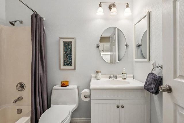 1115 Continentals Way 203, Belmont, CA 94002