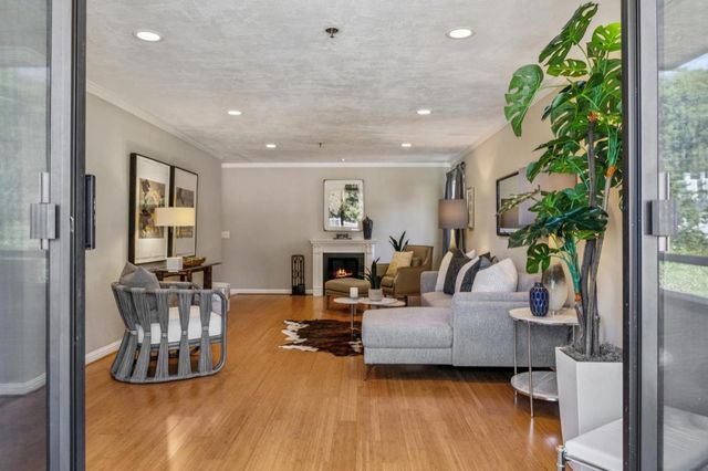 1115 Continentals Way 203, Belmont, CA 94002