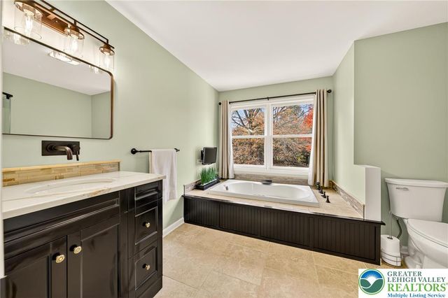 8053 Cross Creek Circle, Upper Macungie Twp, PA 18031