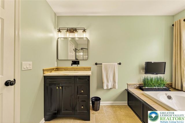 8053 Cross Creek Circle, Upper Macungie Twp, PA 18031