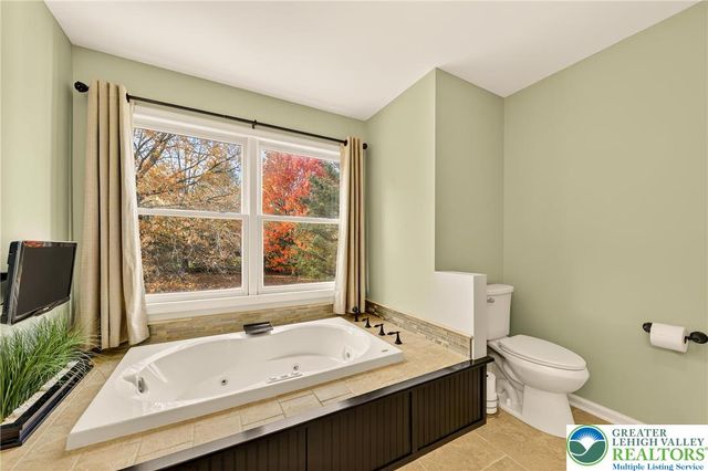 8053 Cross Creek Circle, Upper Macungie Twp, PA 18031