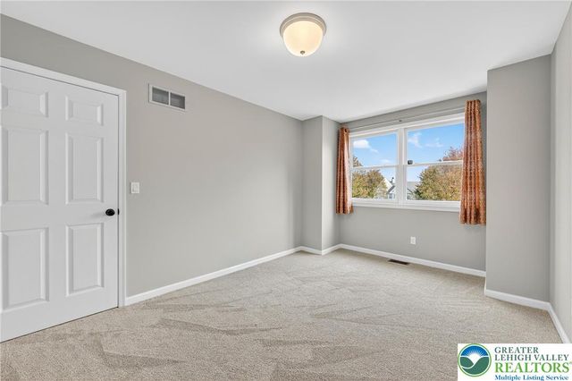 8053 Cross Creek Circle, Upper Macungie Twp, PA 18031