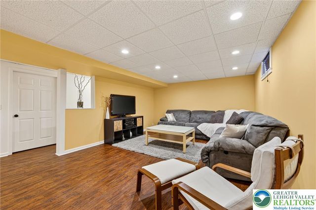 8053 Cross Creek Circle, Upper Macungie Twp, PA 18031