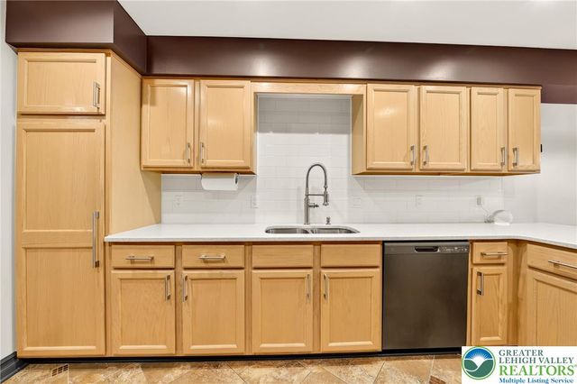 8053 Cross Creek Circle, Upper Macungie Twp, PA 18031