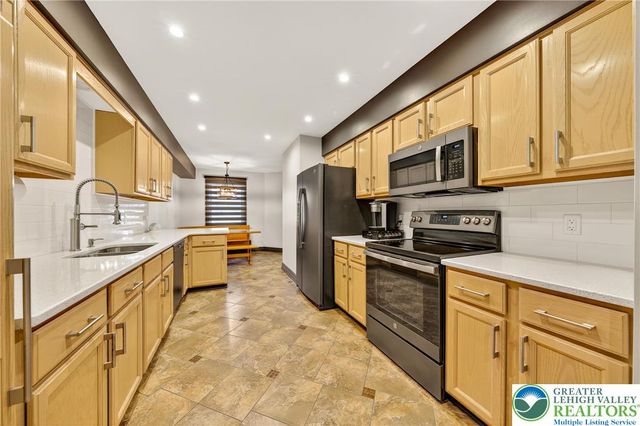 8053 Cross Creek Circle, Upper Macungie Twp, PA 18031