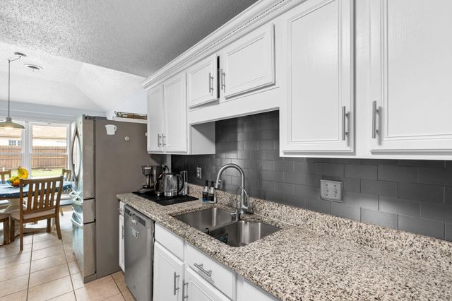 9333 BREAKSTONE CV, Collierville, TN 38017