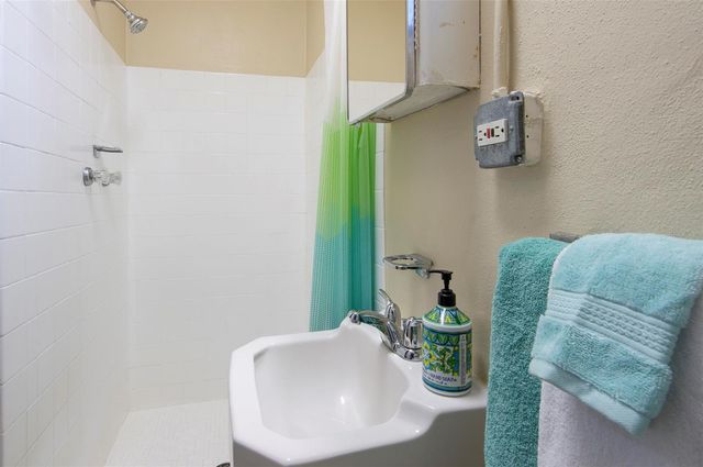 11549 69TH AVENUE, Seminole, FL 33772