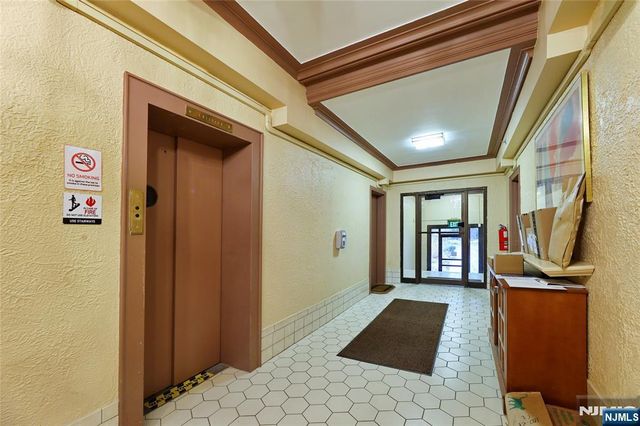 100 Palisade Avenue D12, Englewood, NJ 07631