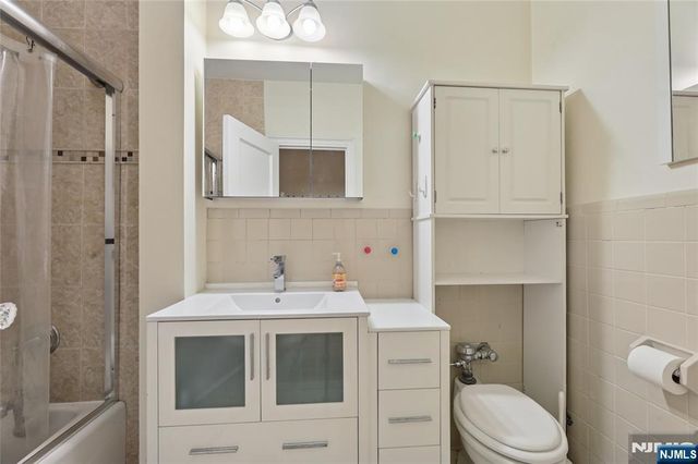 100 Palisade Avenue D12, Englewood, NJ 07631