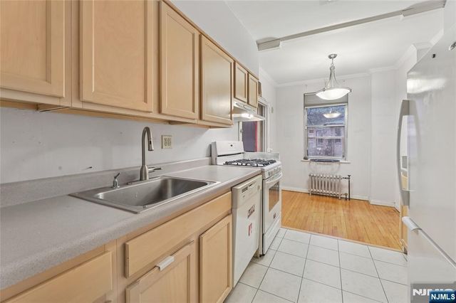 100 Palisade Avenue D12, Englewood, NJ 07631