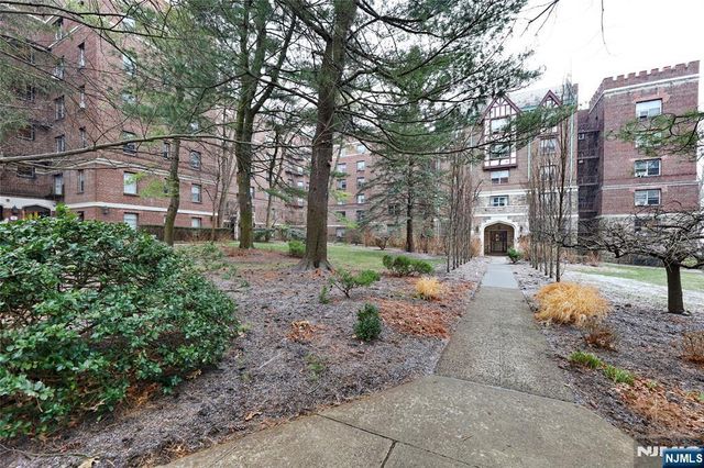 100 Palisade Avenue D12, Englewood, NJ 07631