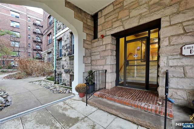 100 Palisade Avenue D12, Englewood, NJ 07631