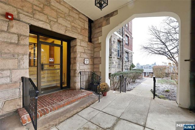 100 Palisade Avenue D12, Englewood, NJ 07631