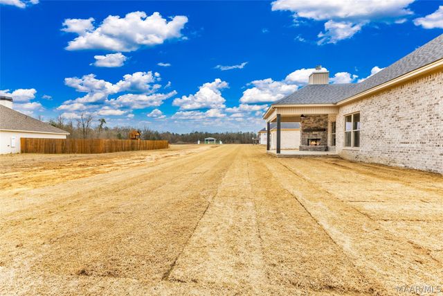 120 Trotter's View Road, Deatsville, AL 36022